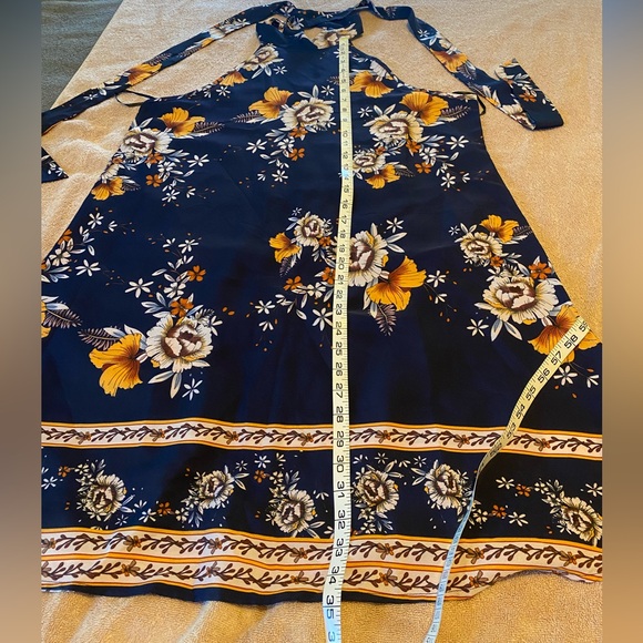 Halter style Dress. Long ties behind neck ,  size XL - Picture 6 of 10